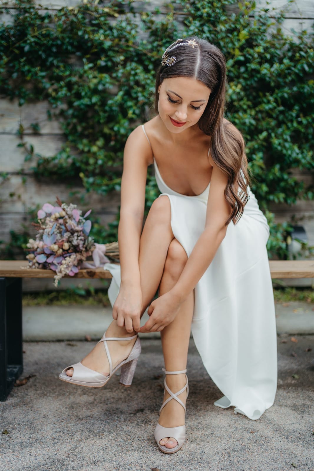 Novia con sus zapatos